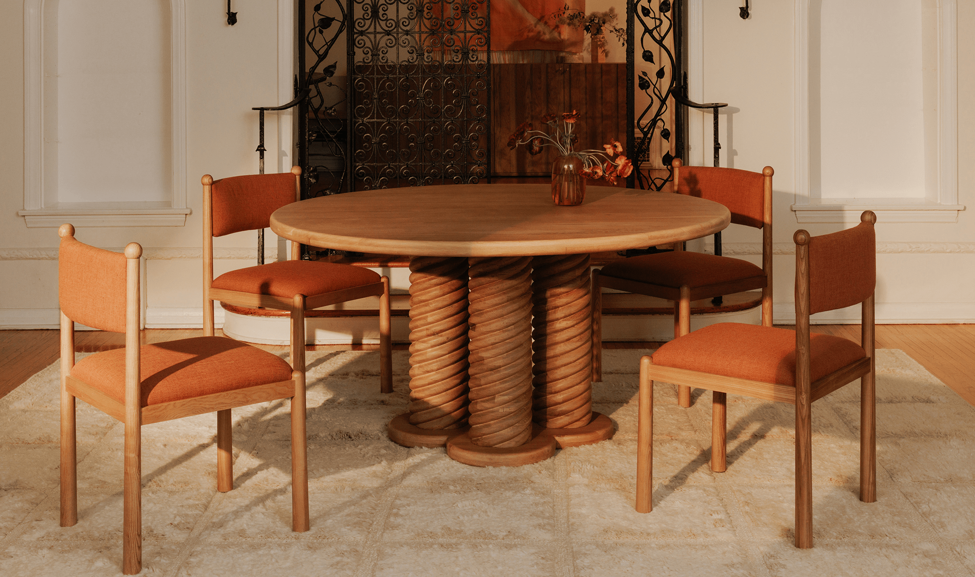Treccia 60" Round Dining Table – Solid Oak & Iron Pedestal