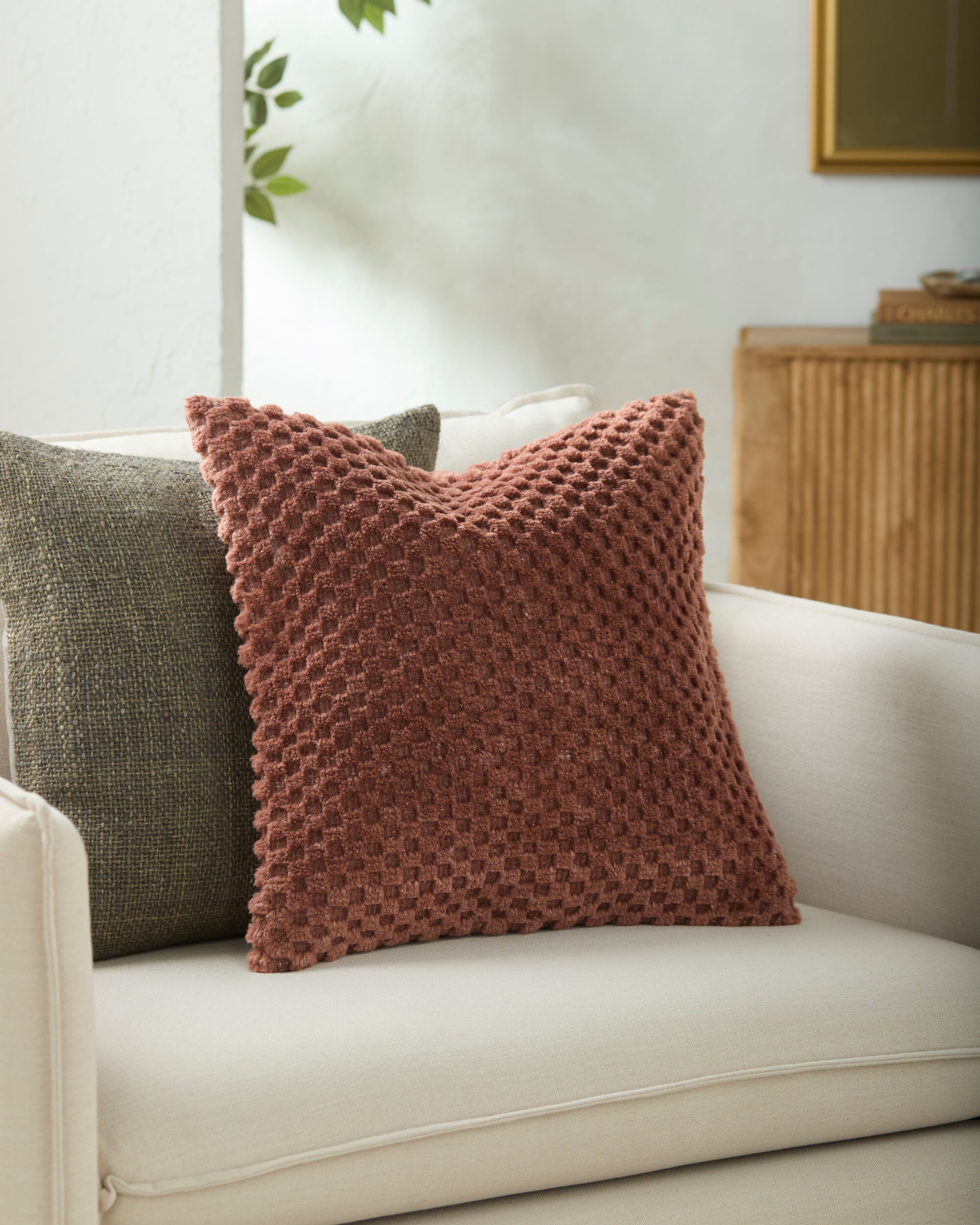 Novoli Pillow in Ruby