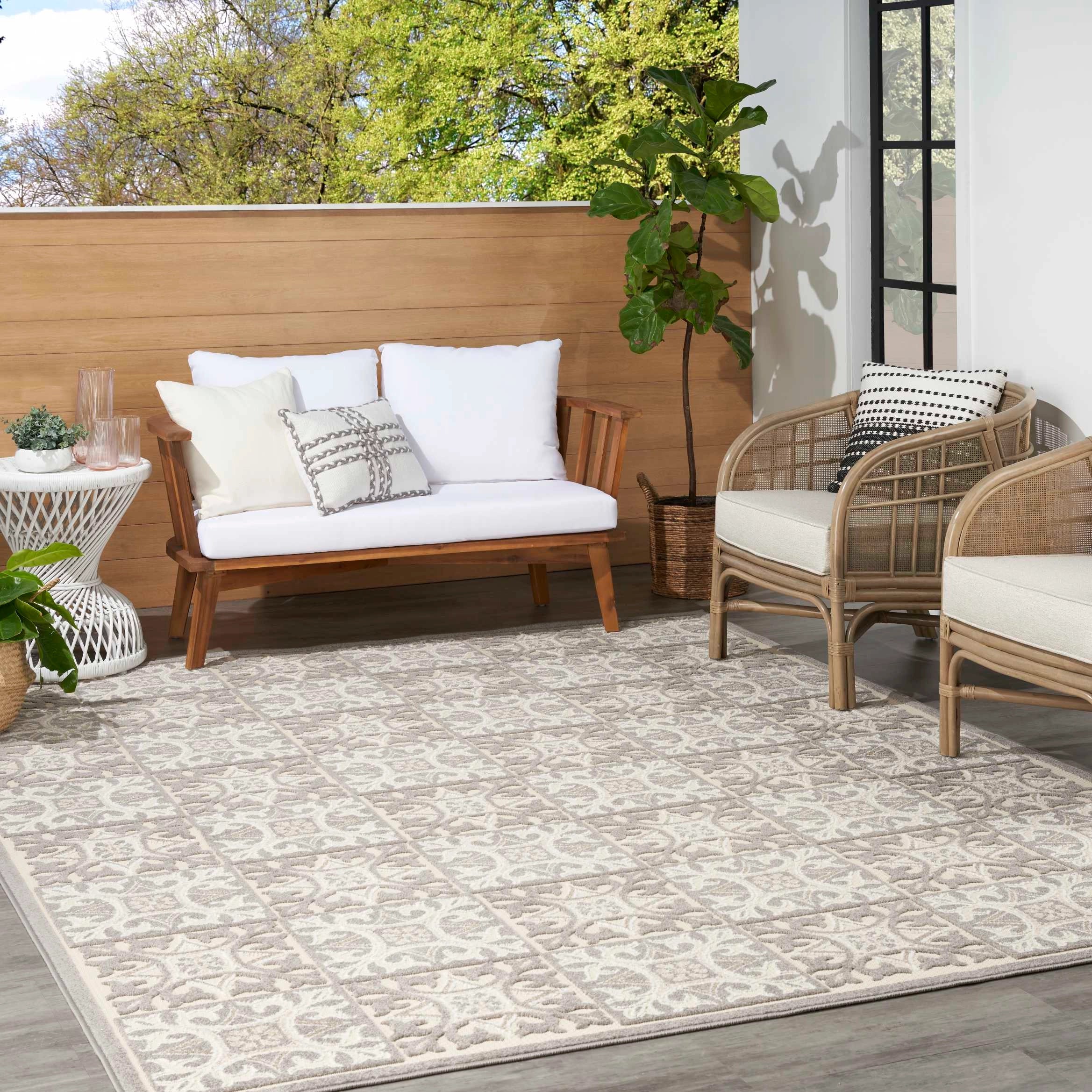 Best Outdoor Rug Materials 2025 Edition