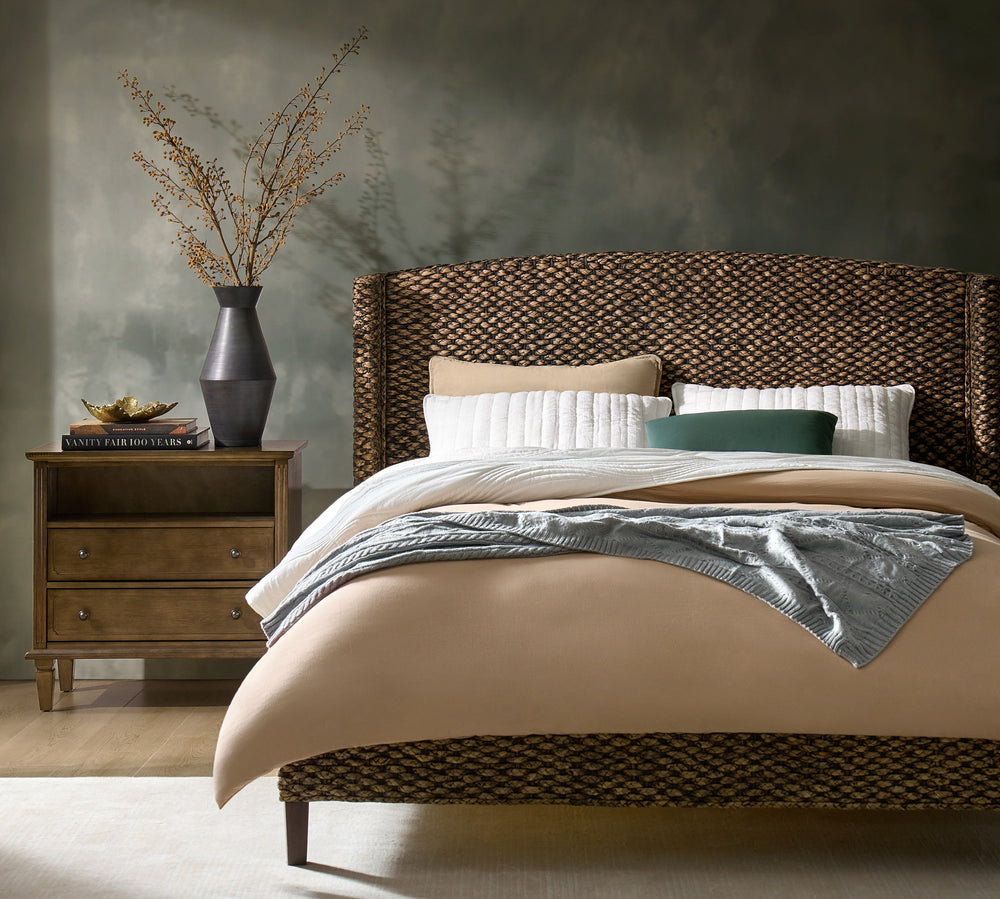 Araldo Standard Queen Bed