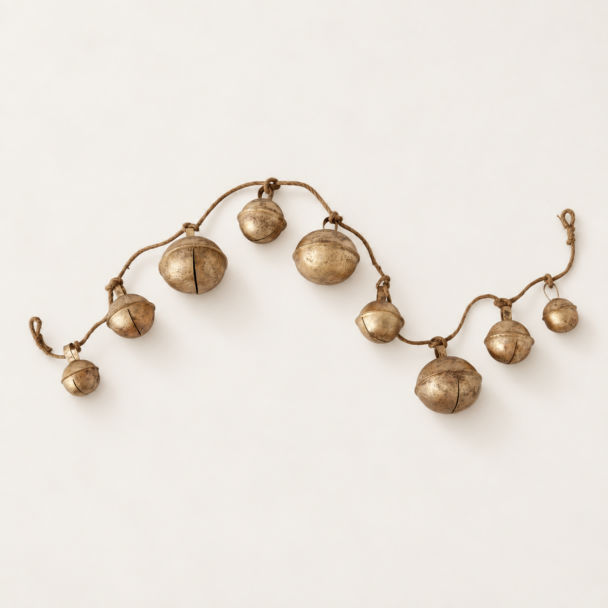 Grandeur Sleigh Bell Garland