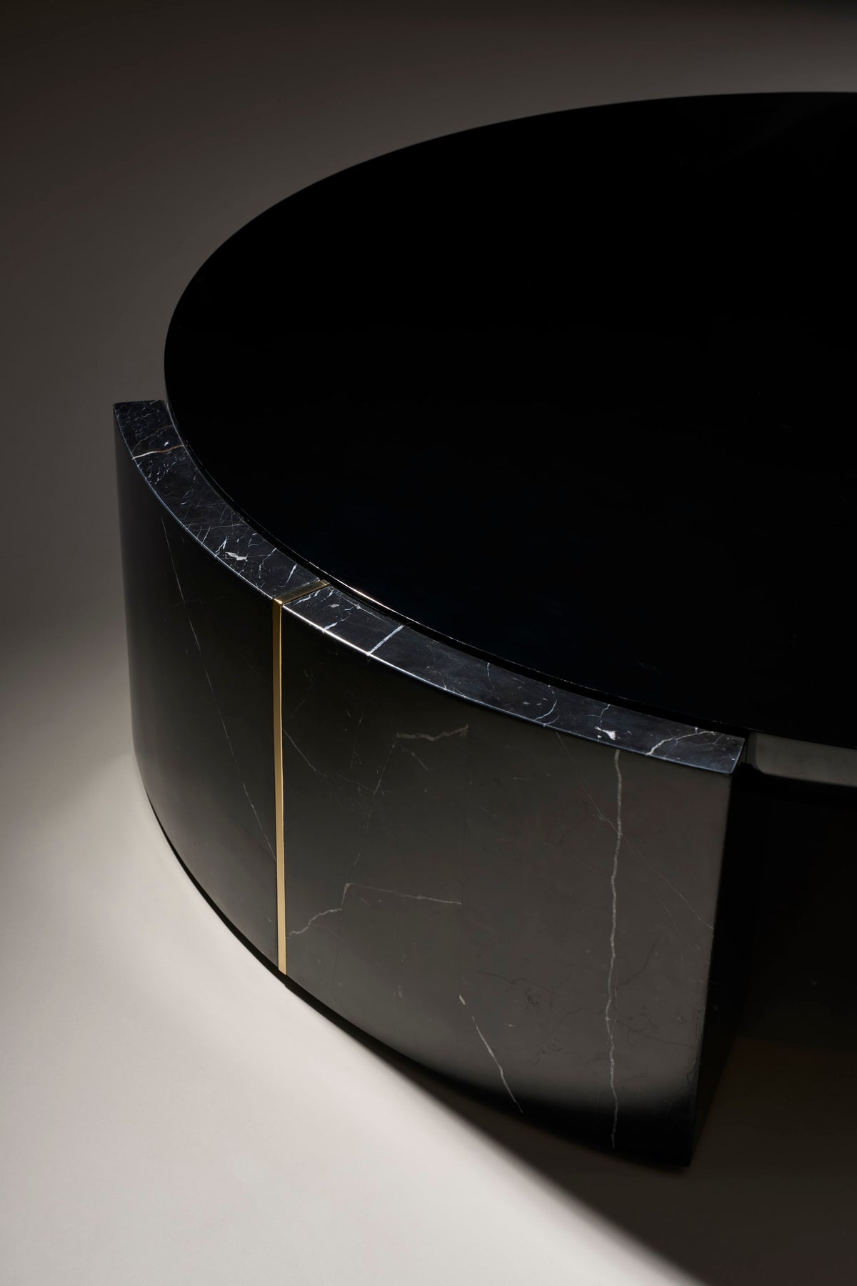 Overlap Round Cocktail Table