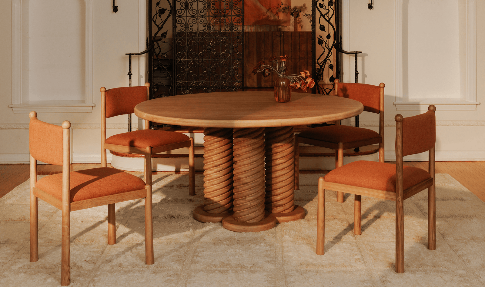 Treccia 60" Round Dining Table – Solid Oak & Iron Pedestal